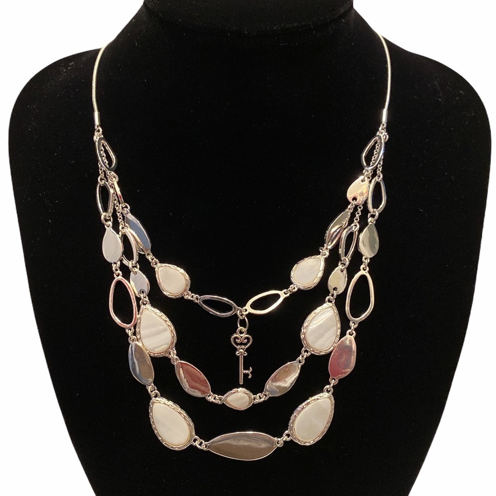 🆕Nine West: 3 Tier Necklace